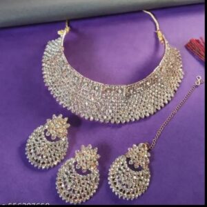 FEMININE FANCY JEWLLERT SET